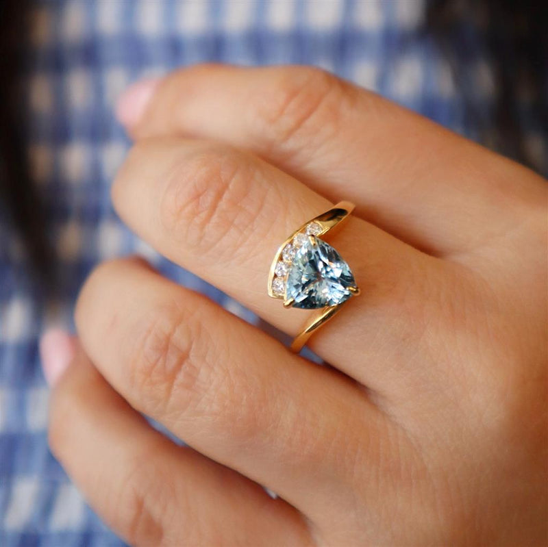 Bold & Elegant 18K Yellow Gold Trillion Cut 1.83 Carats Aquamarine & 0.14 Carats Diamond Ring