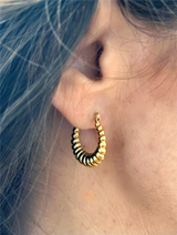 Elegant Precious Metal Earrings Vintage 14K Gold Yellow Medium Shrimp Hoop Earrings