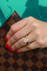 Elegant Diamond Bands 14K Yellow Gold 0.10 Carats Diamond Contoured Band