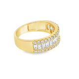 Elegant & Trendy 18K Yellow Gold Baguette & Round Cut 1.30 Carats Diamond Ring