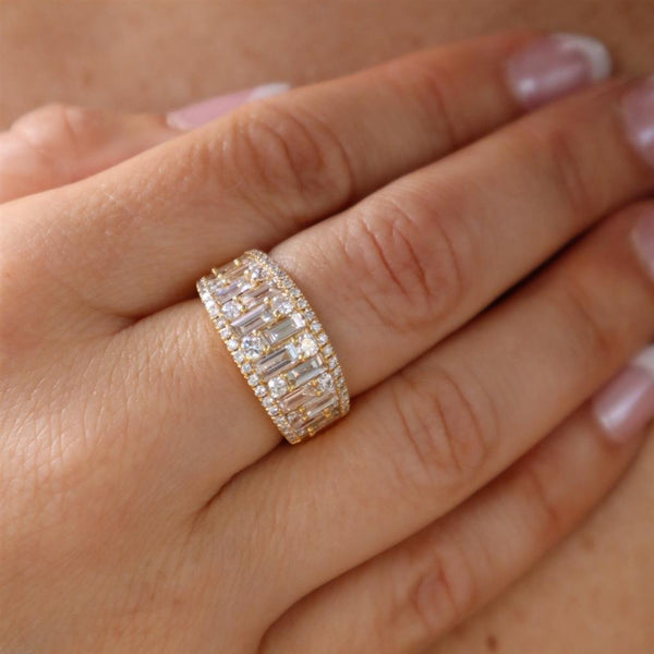 Elegant & Trendy 18K Yellow Gold Round & Baguette 1.98 Carats Diamond Ring