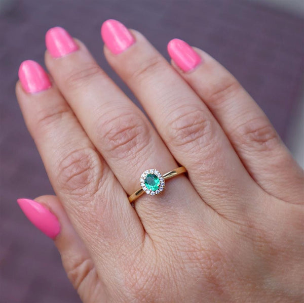 Bold & Elegant 18K Yellow Gold Oval Cut 0.31 Carats Emerald & 0.10 Carats Diamond Halo Ring