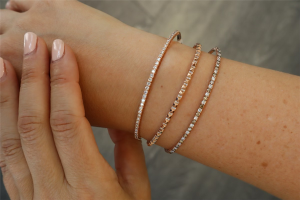 Rosé 14 Karat Gold 1/5 Carats Diamond Bangle Bracelet
