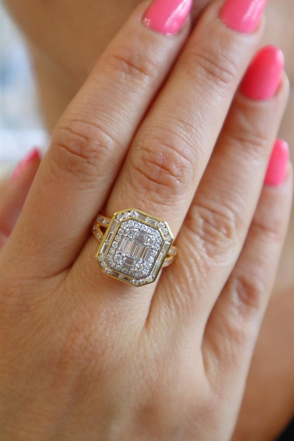 Elegant & Trendy 18K Yellow Gold 1.51 Carats Baguette & Round Diamond Dinner Ring