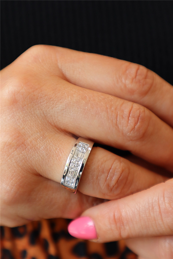 Elegant & Trendy 18K White Gold Channel Set Baguette & Princess Cut 0.84 Carat Diamond Ring