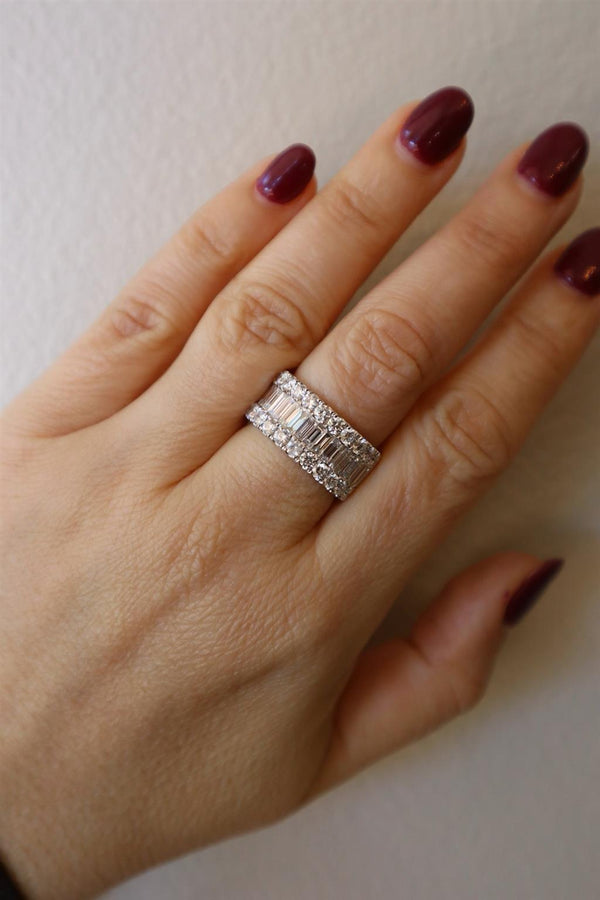 Elegant & Trendy 18K Gold White 2.93 Carats Baguette & Round Diamond Accented Cigar Style Dinner Ring