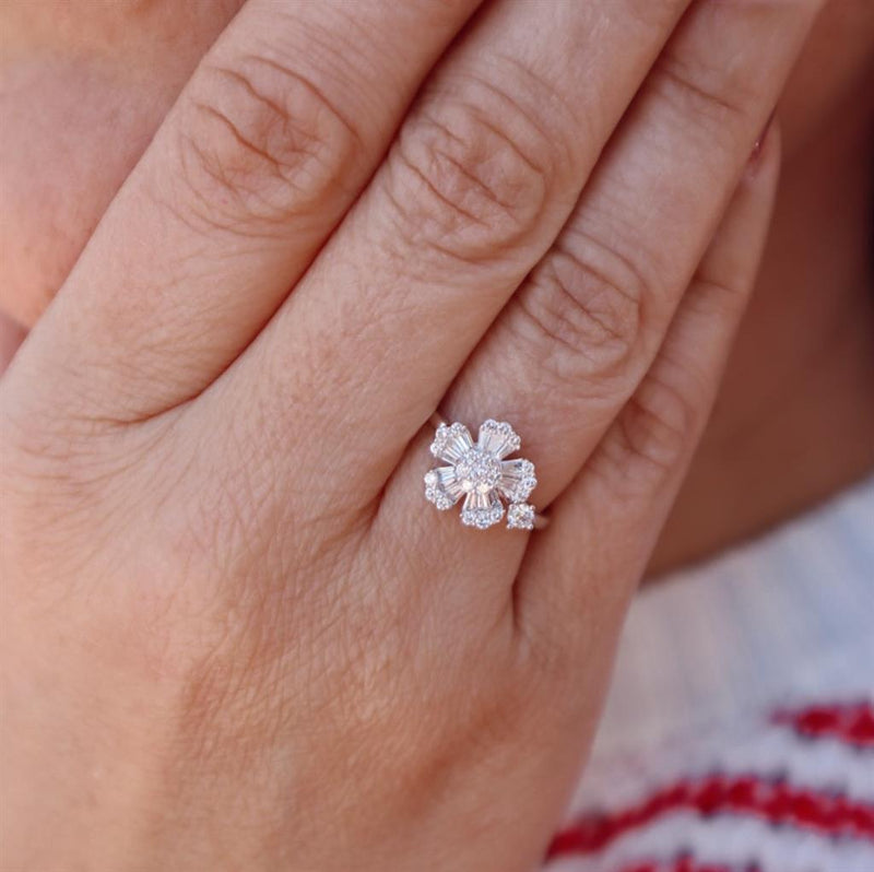 Elegant & Trendy 18K Gold White 0.27 Carats Baguette Diamond & 0.29 Carats Round Diamond Floral Fashion Ring