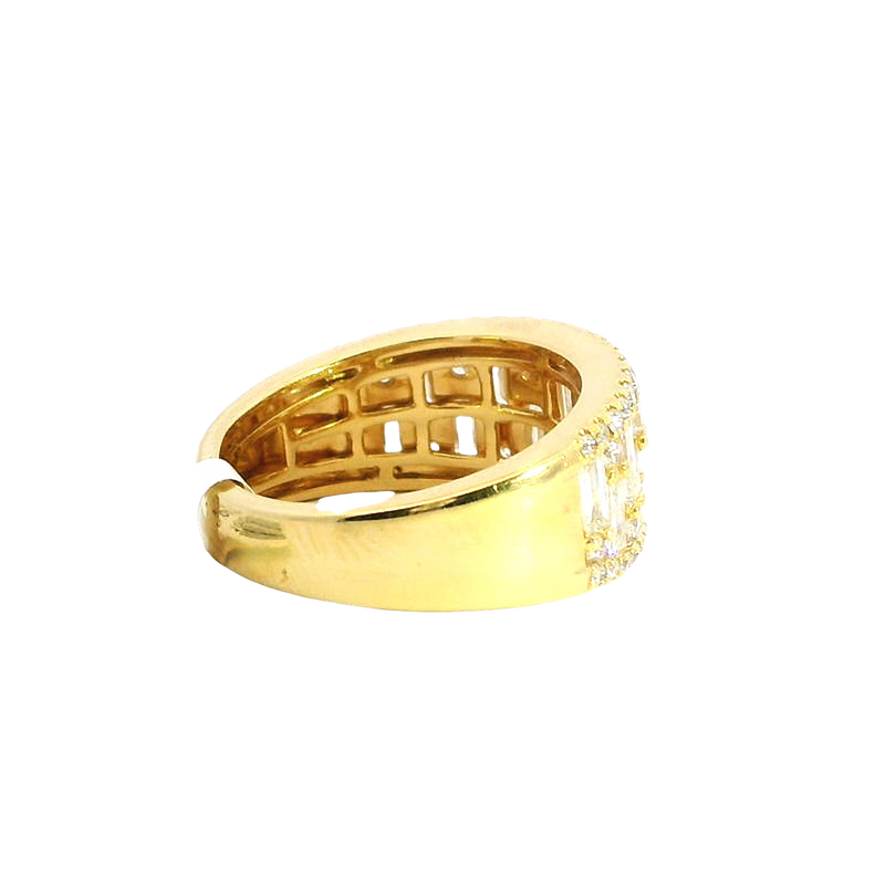 Elegant & Trendy 18K Yellow Gold Round & Baguette 1.98 Carats Diamond Ring