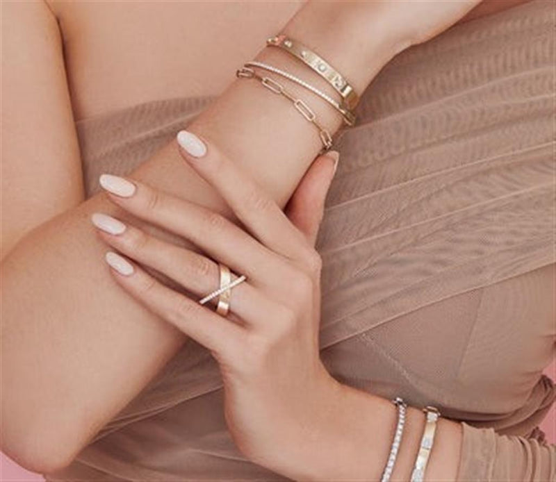Elegant & Trendy 14K Yellow Gold 0.19 Carats Diamond Crisscross Ring