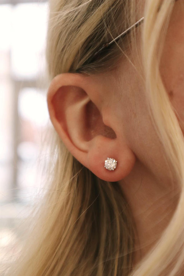 White 14 Karat Gold 1.0 Carats Diamond Stud Earrings