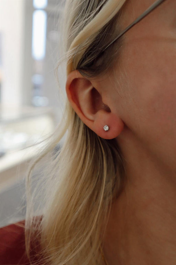 White 14 Karat Gold 1/3 Carats Diamond Stud Earrings