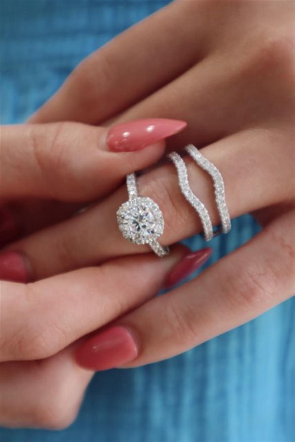 White 14 Karat Gold 0.55 Carats Diamond Engagement Ring Guard
