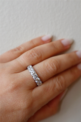 Elegant Diamond Bands 18K Gold White 1.00 Carats Diamond Anniversary Band