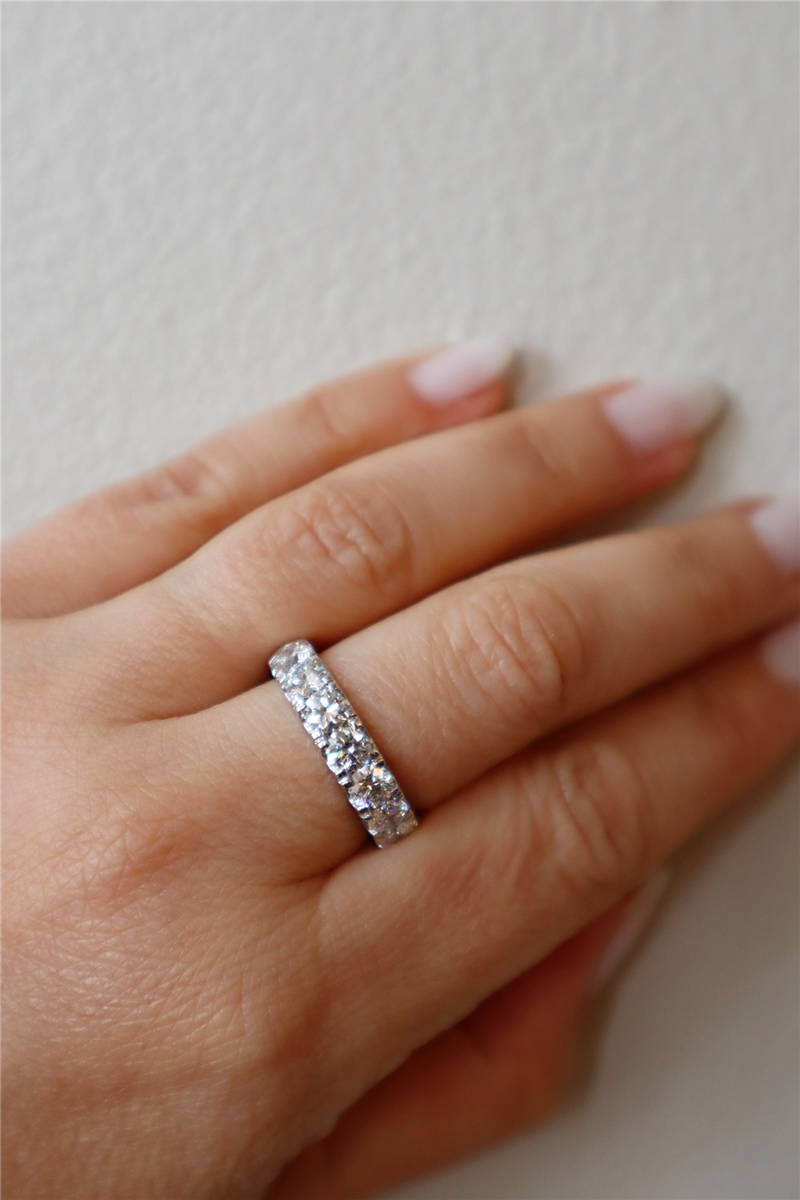 Elegant Diamond Bands 18K Gold White 1.00 Carats Diamond Anniversary Band