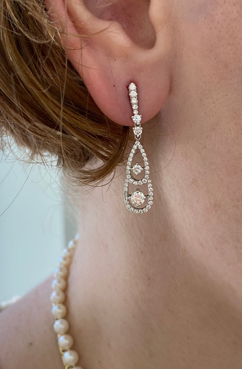White 18 Karat Gold 0.94 Carats Diamond Dangle Earrings